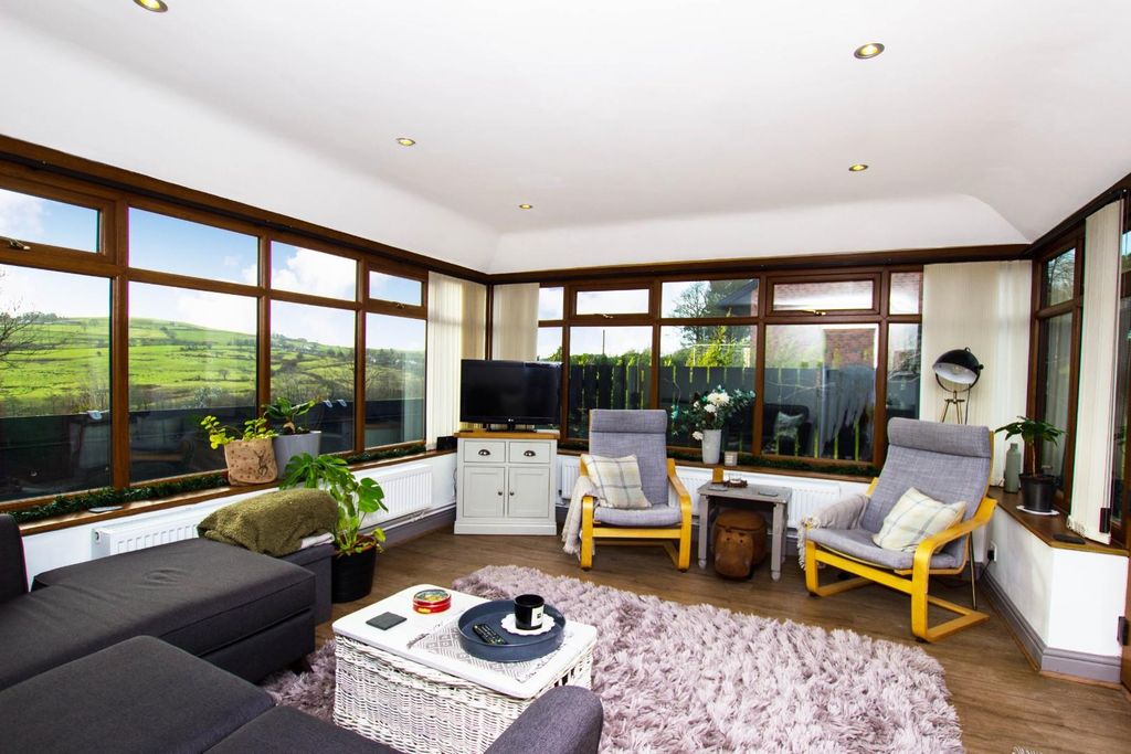 Property photo 2 of 35