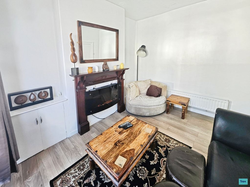 Property photo 3 of 19 Living Rom