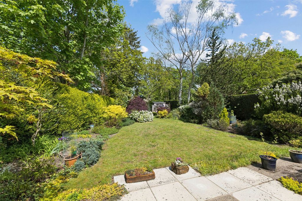 Property photo 3 of 14 Garden