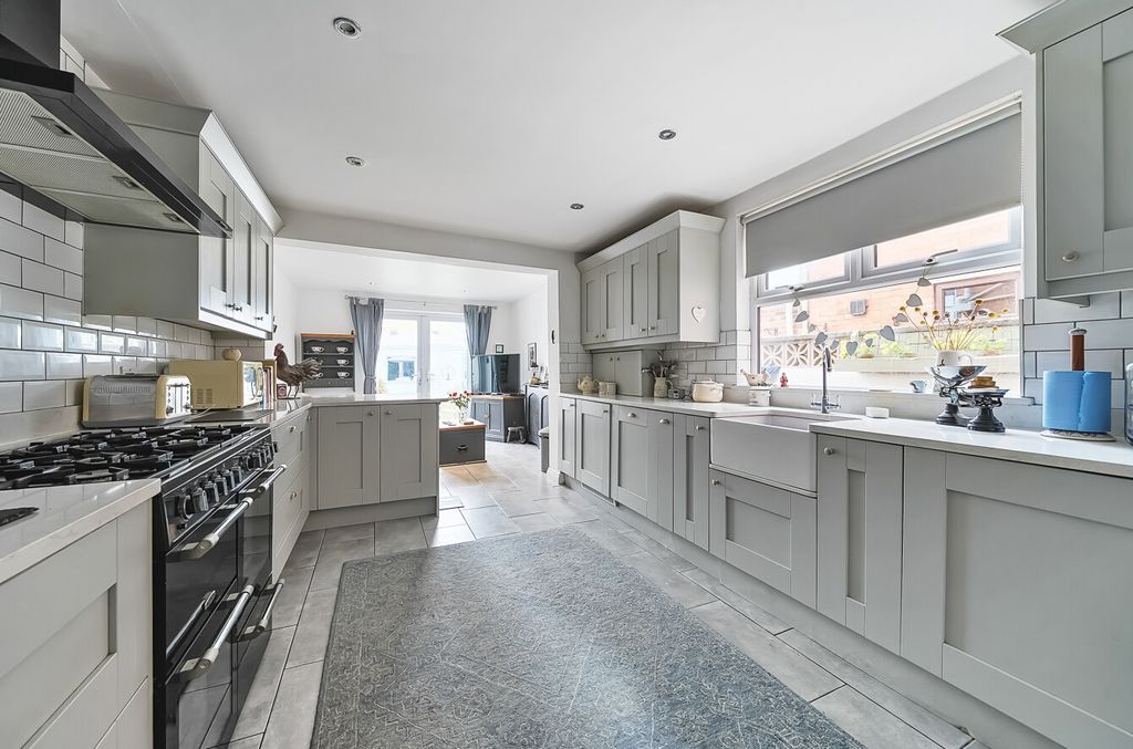 Property photo 3 of 22 1304166-8-6841d83...
