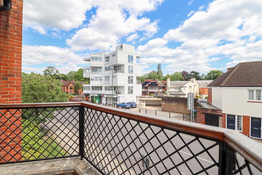 Additional image 6 of 2 bed flat for salePotters Place, Horsham RH12