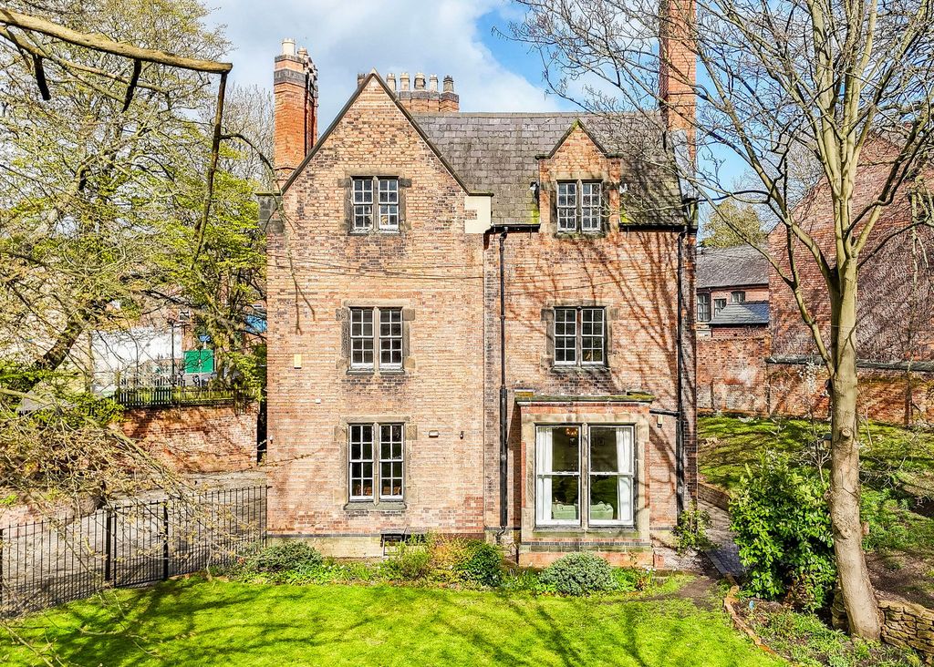 Property photo 1 of 44