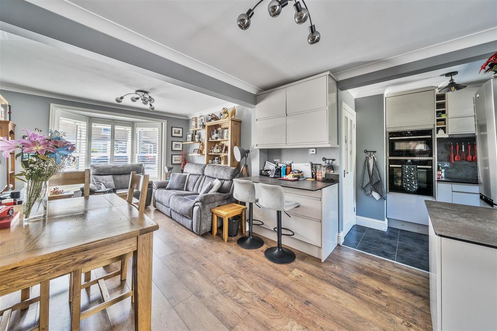 Property photo 2 of 23 Longe/Dining Room