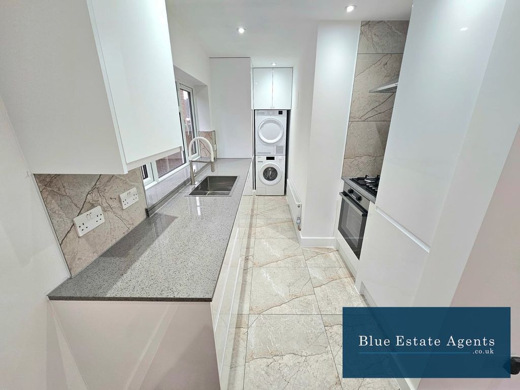 Property photo 3 of 16 Kitchen