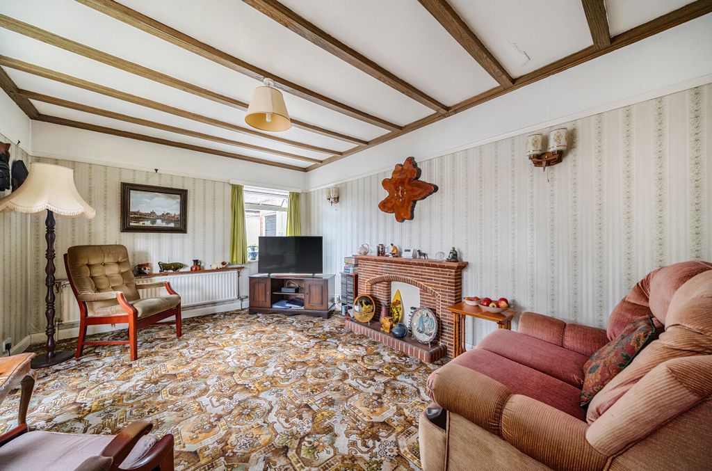 Property photo 3 of 16 1327360-9-6879255...