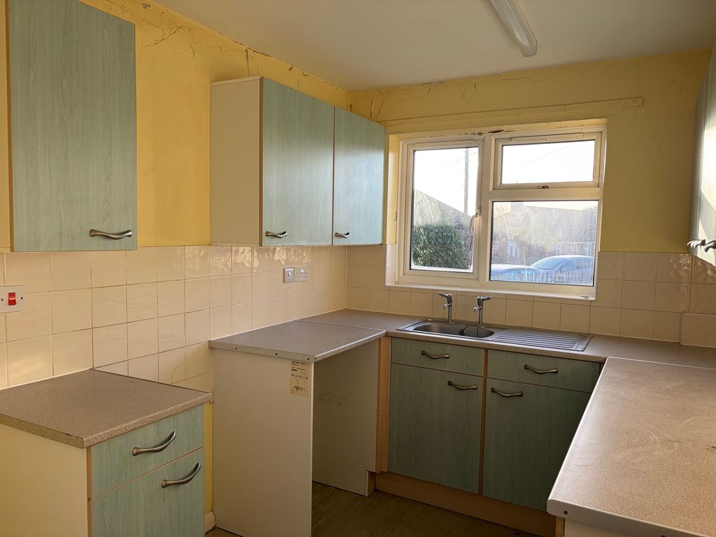 Property photo 2 of 8 Picture No. 12