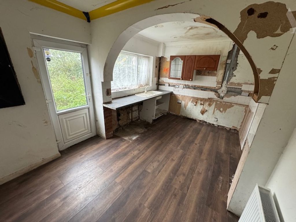 Property photo 3 of 7 19 Purley Grove - Kitchen.Jpeg