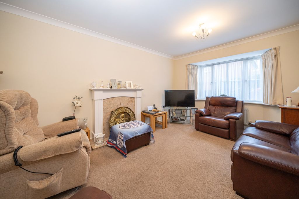 Property photo 2 of 13