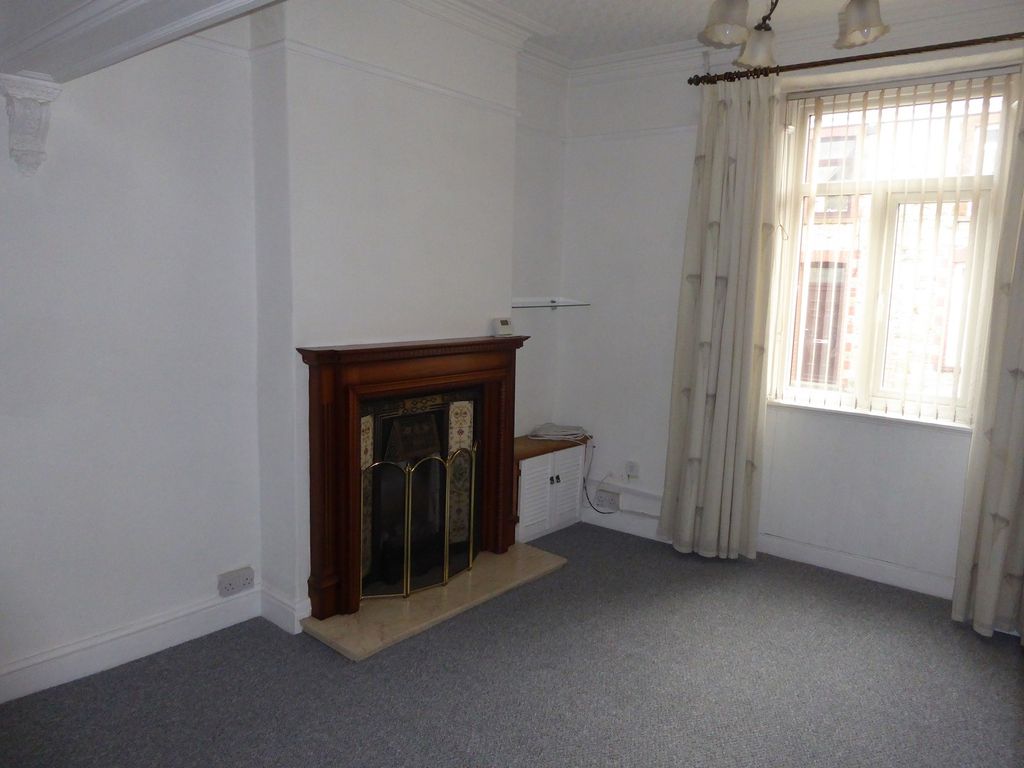 Property photo 3 of 11 Lounge
