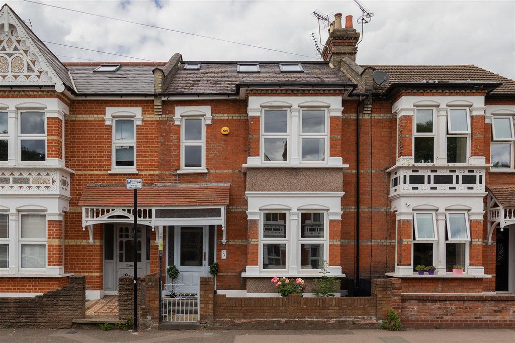 Property photo 1 of 35 Vincent Road, E4