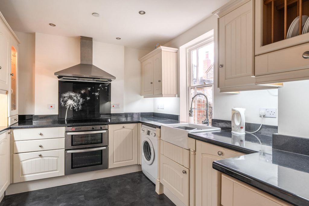 Property photo 2 of 19 Kitchen