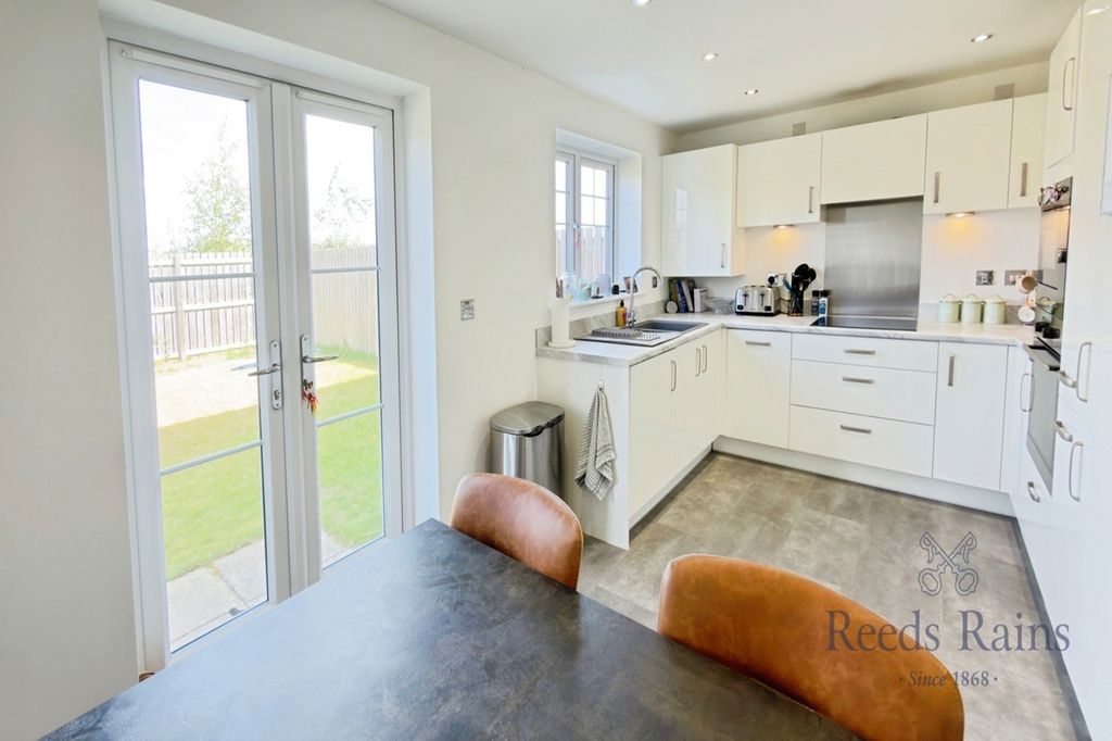 Property photo 3 of 14 Kitchen Dining
