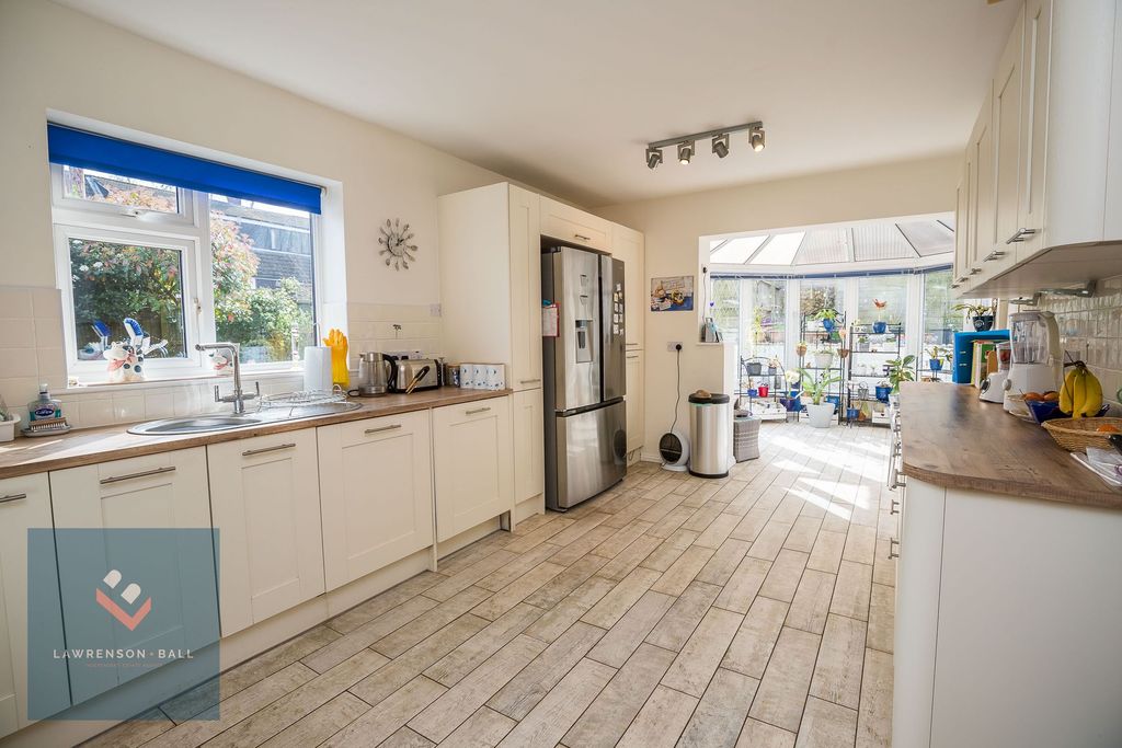 Property photo 2 of 22 Kitchen