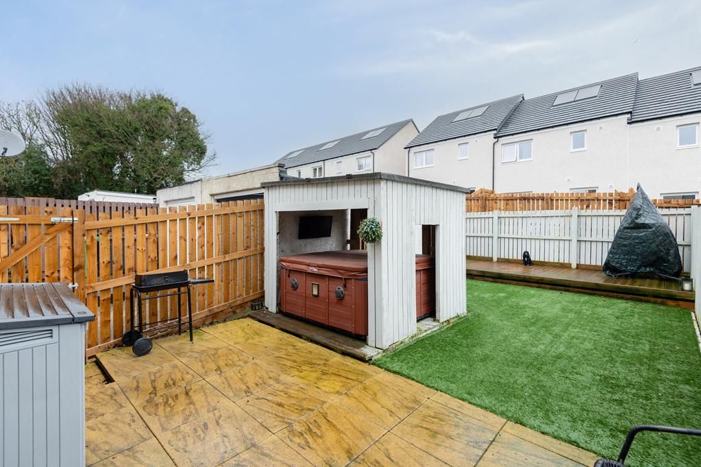 Property photo 2 of 22 Lev1419Pem Garden.Jpg