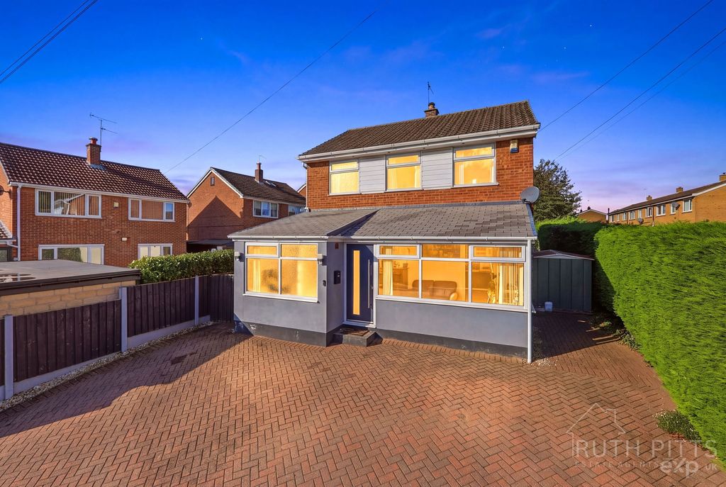 Property photo 1 of 32