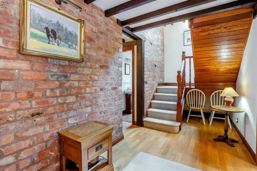 Property photo 2 of 27 Entry Hall (2).Jpg