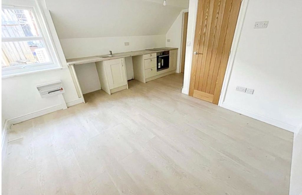 Property photo 3 of 10 Picture No. 11