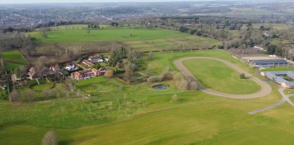 Property photo 2 of 46