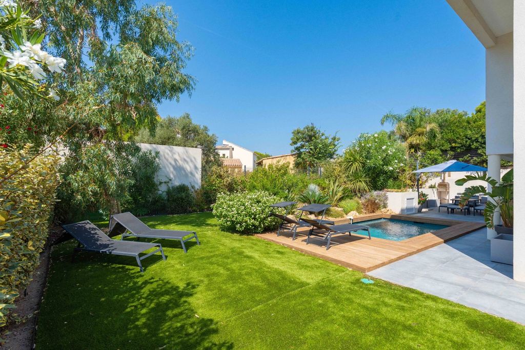 Property photo 2 of 23