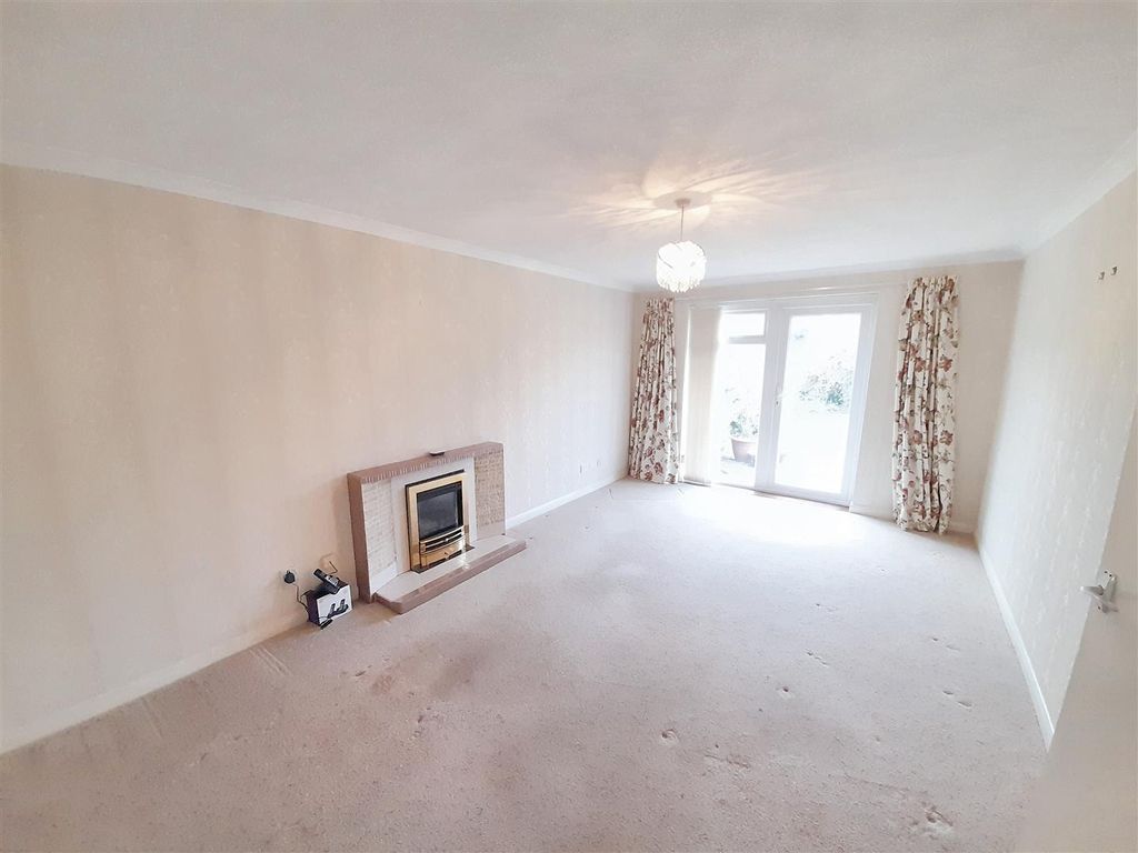 Property photo 3 of 13 Living Room