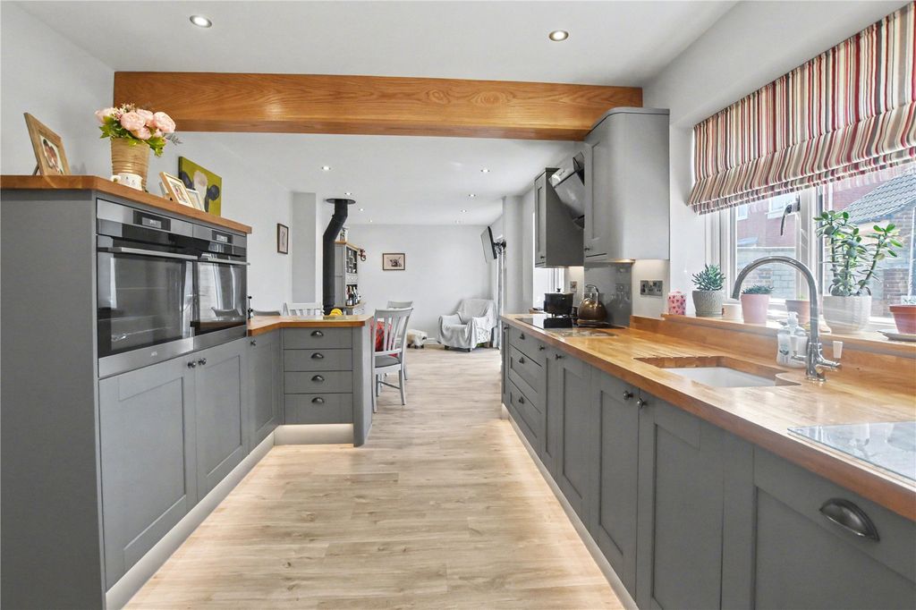 Property photo 3 of 22 Picture No. 06