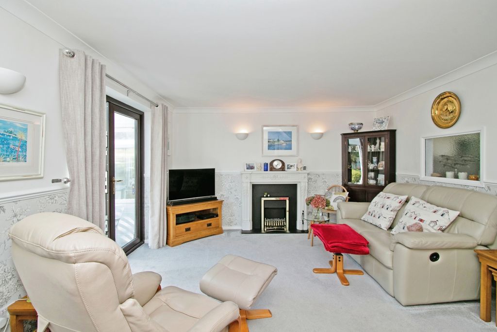 Property photo 3 of 17 Photography