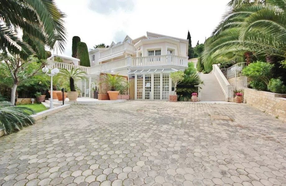 Property photo 1 of 11