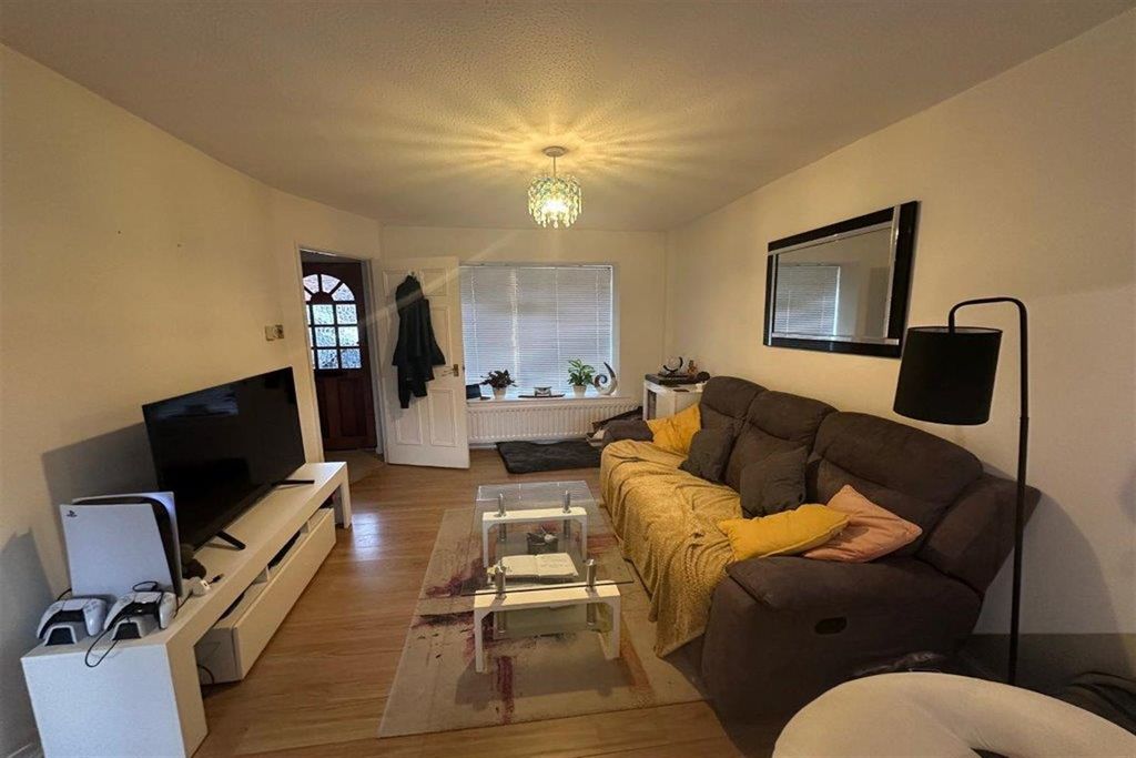 Property photo 2 of 8 Lounge
