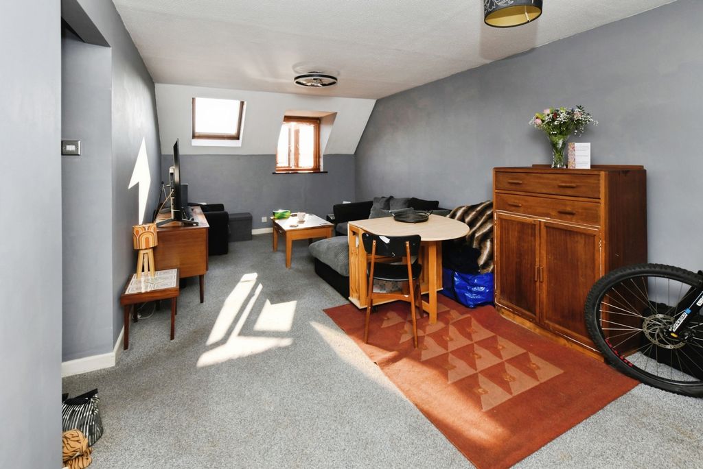 Property photo 3 of 7 Pbox-Img.Jpg