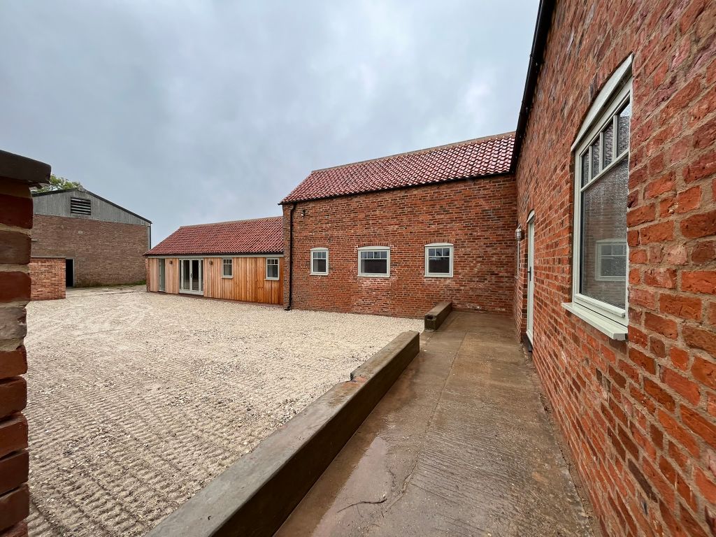 Property photo 2 of 28