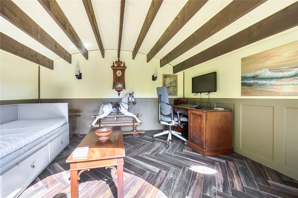 Property photo 3 of 15 Hobbit Interior