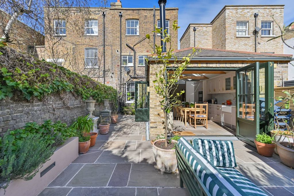 Property photo 1 of 27