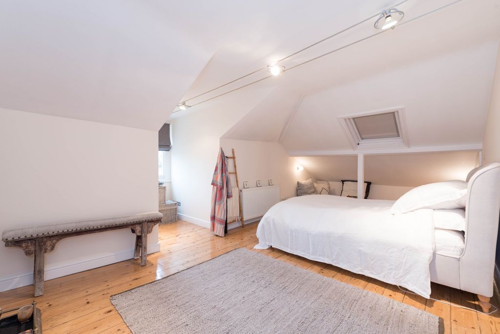 Property photo 3 of 10 Photo 03