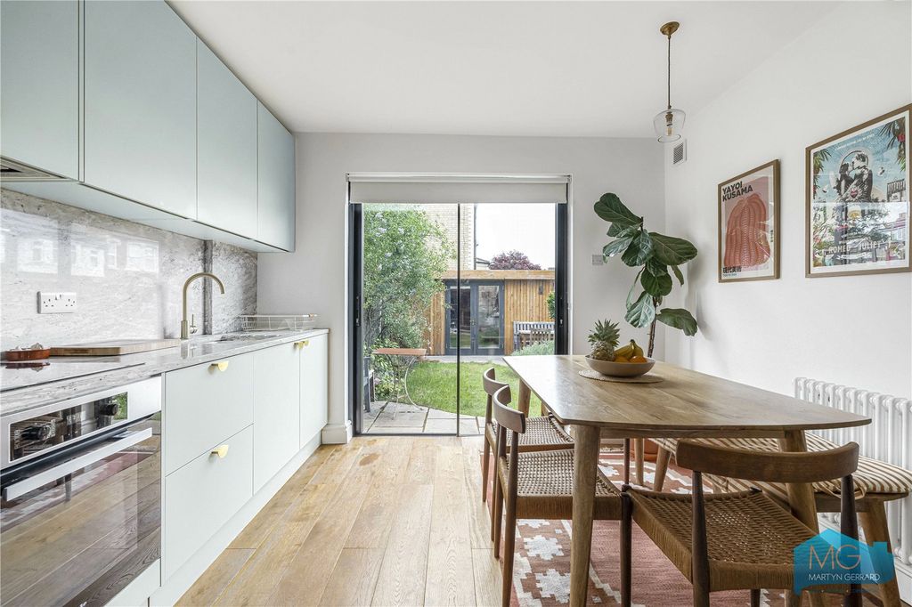 Property photo 1 of 20 Picture No. 12