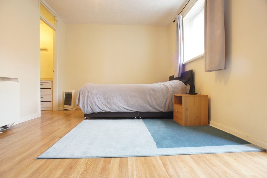 Property photo 3 of 9 1