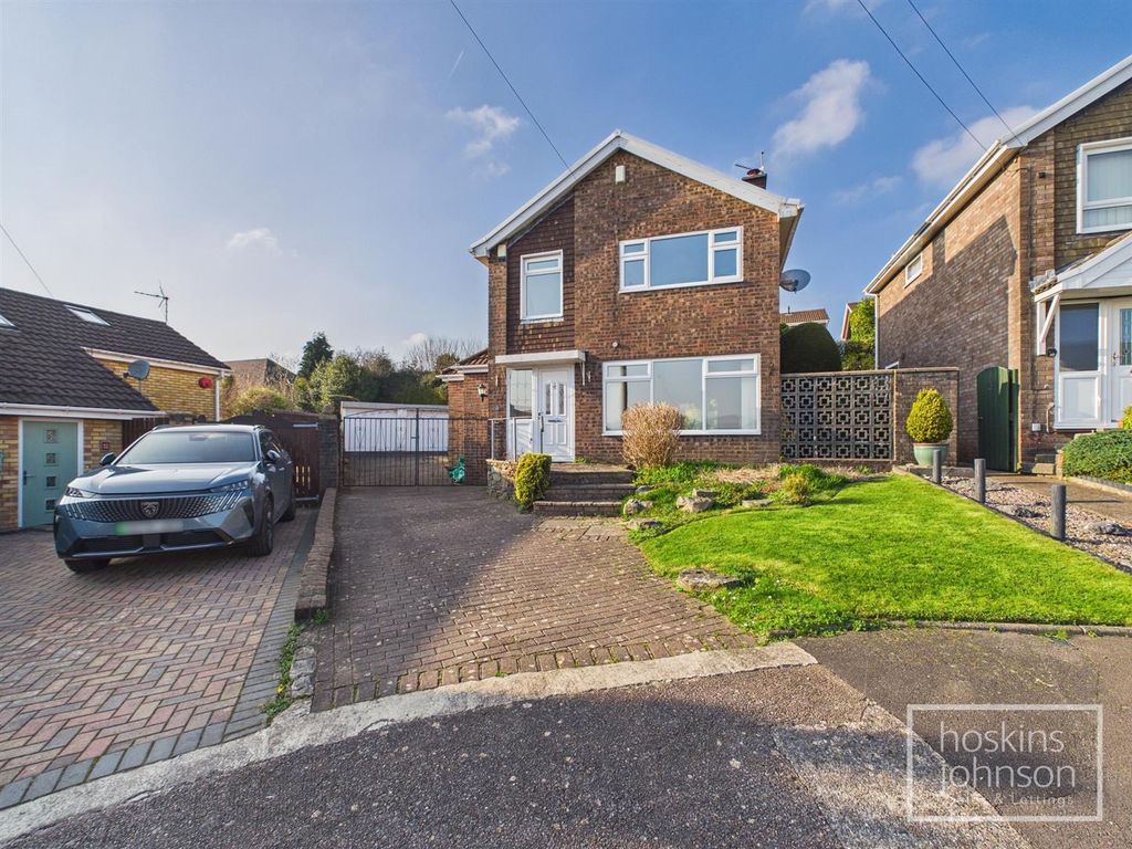 Property photo 1 of 32