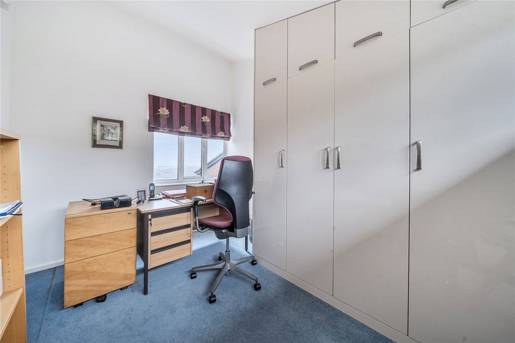 Property photo 3 of 23 Picture No. 02