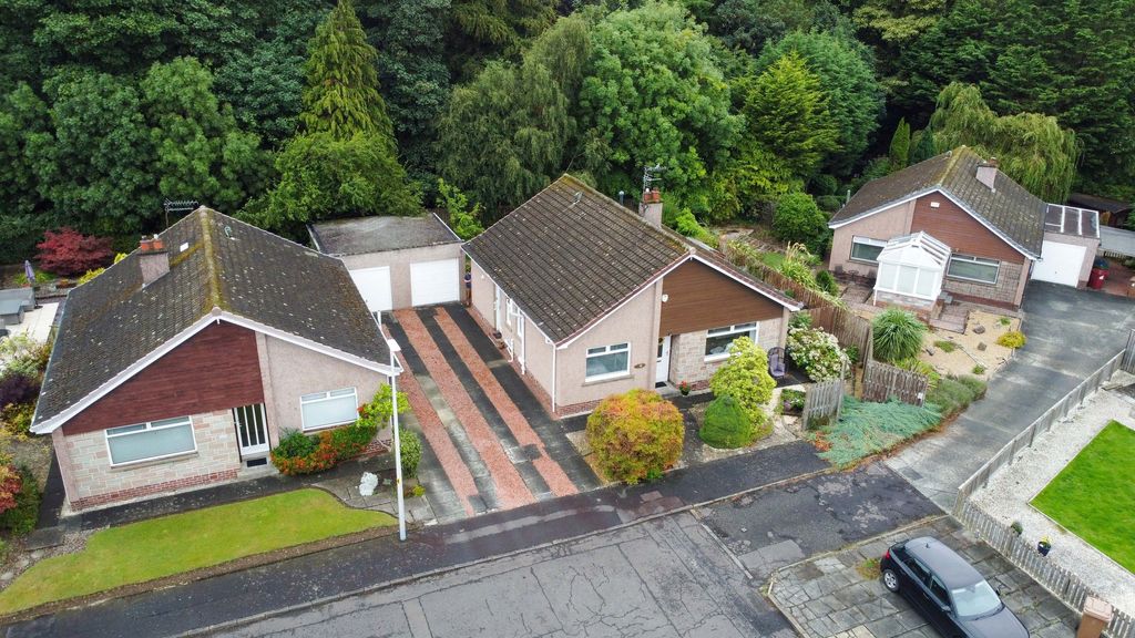 Property photo 2 of 33