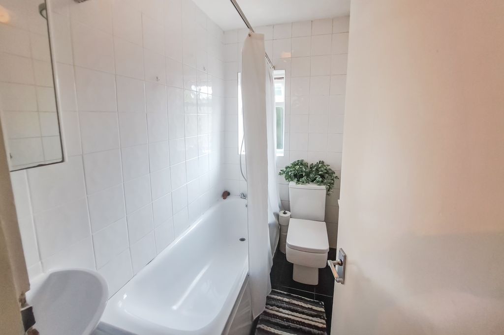 Property photo 3 of 5 21 Beechwood Avenue, Greenford, Ub6 9Ub
