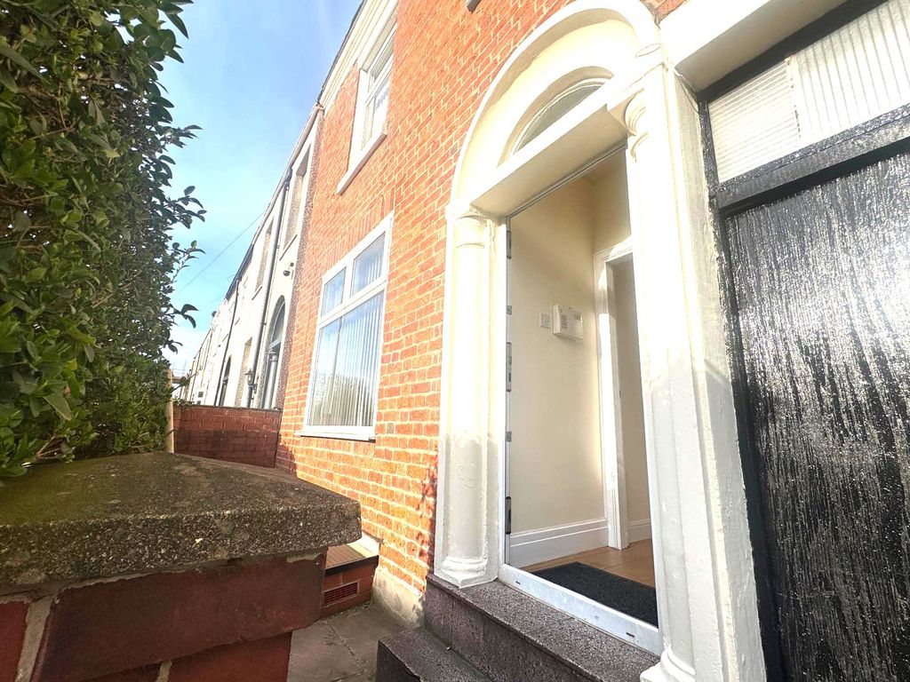 Property photo 2 of 29