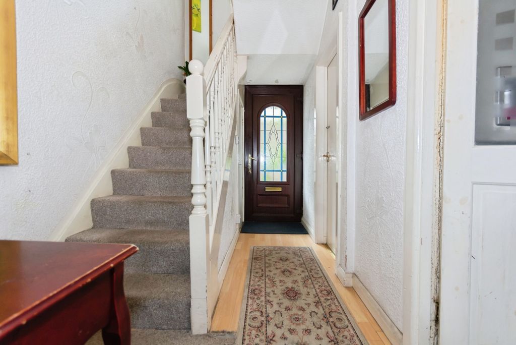 Property photo 2 of 17 Hallway