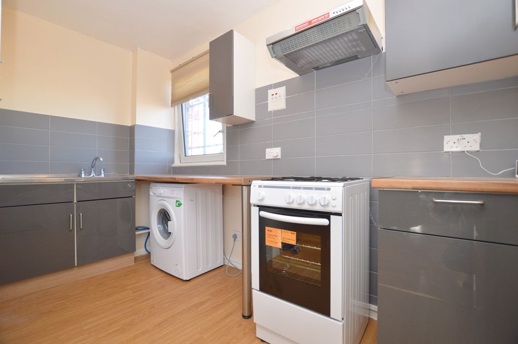 Property photo 2 of 5 Kitchen
