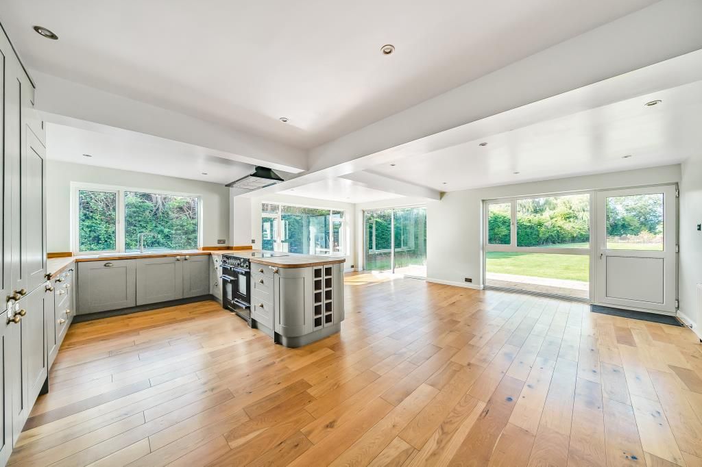 Property photo 3 of 13 Kitchen