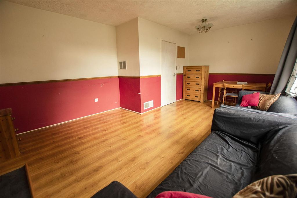 Property photo 2 of 16 Approach