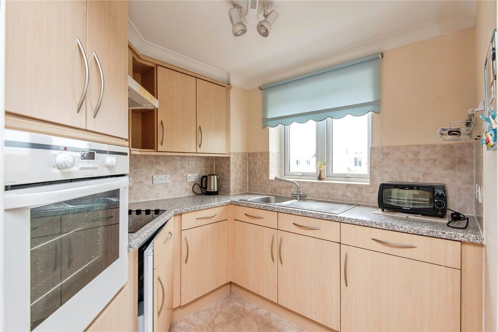 Property photo 2 of 11 Kitchen