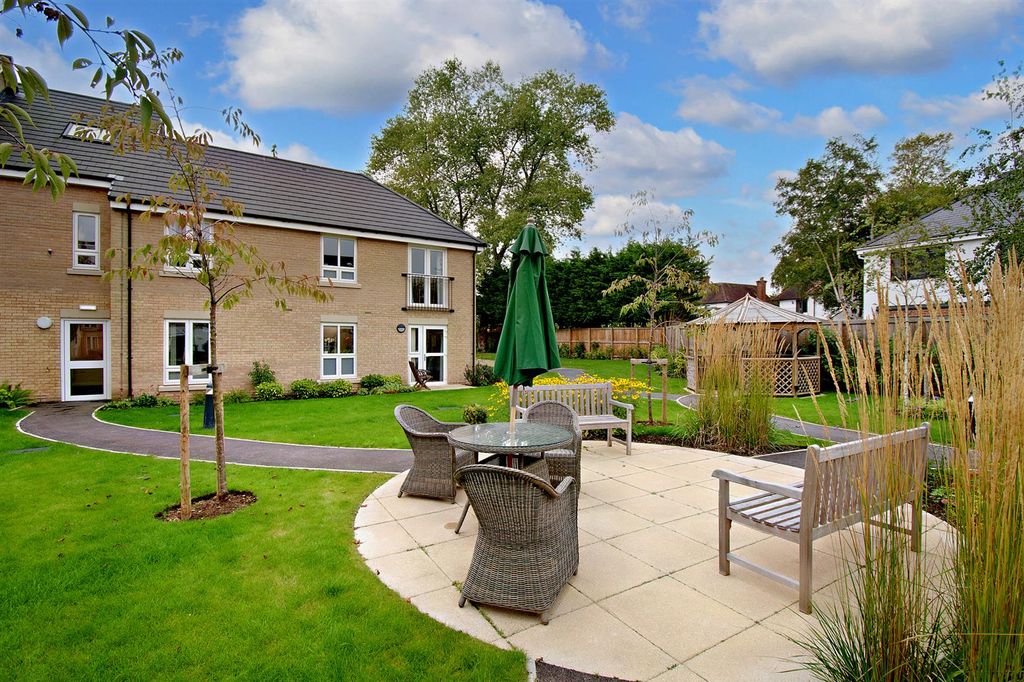 Property photo 1 of 33 Matcham Grange