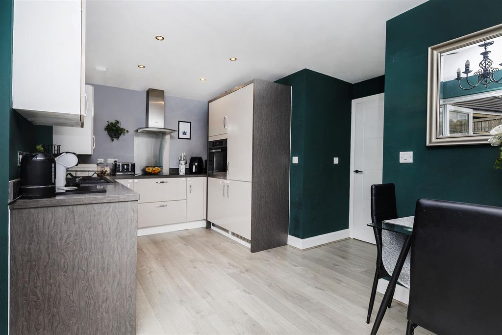 Property photo 2 of 46 Kitchen/Diner