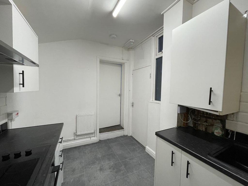 Property photo 3 of 17 Photo 2