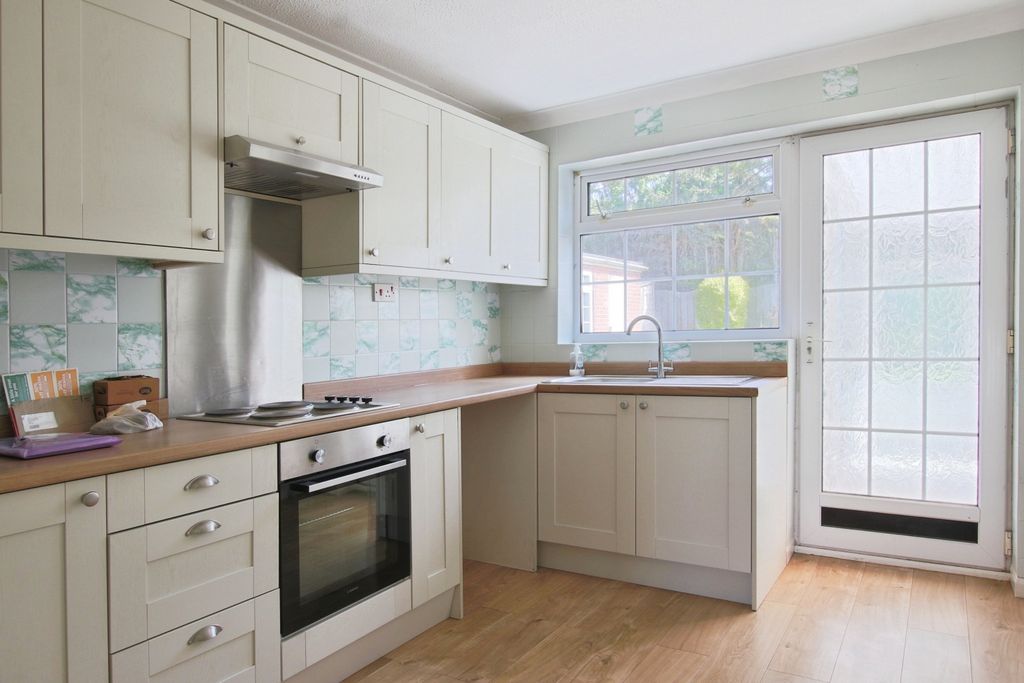Property photo 3 of 12 4186947