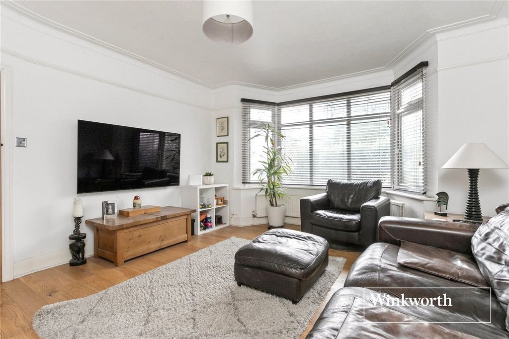 Property photo 2 of 23 Picture No. 15